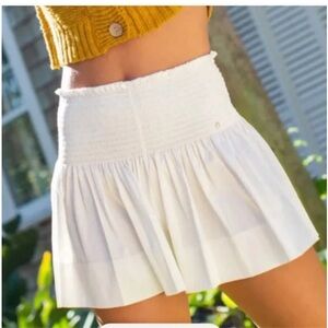 *NWT* natural life smocked shorts